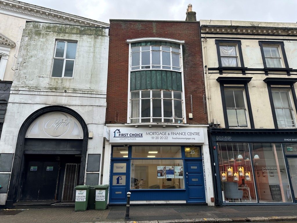 Lot: 90 - COMMERCIAL UNIT ARRANGED OVER FOUR FLOORS - Front of property